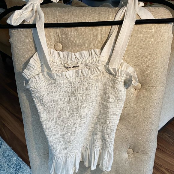 🤍Billabong White Smocked Top - Picture 4 of 4